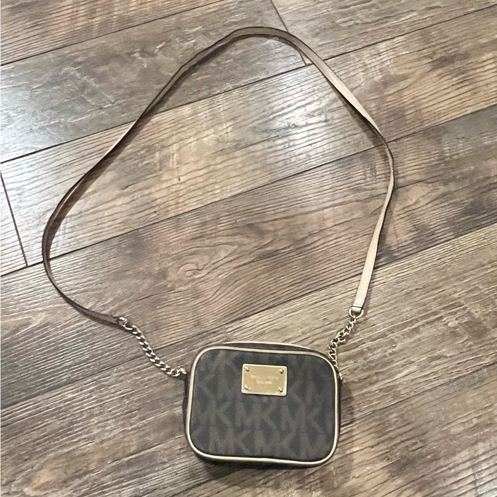 Micheal Kors crossbody